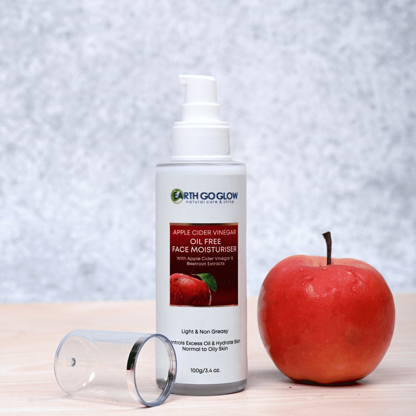 Apple Cider Vinegar : Oil Free Moisturizer helps balance the pH level of the skin. 